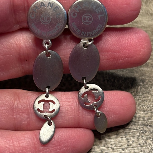 229. CHANEL (Clip)Oval Drop Matte Silver Logo Earrings w/coa - Picture 4 of 8